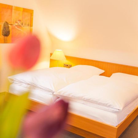 Hotel Restaurant Jaegerhof Weisendorf Oda fotoğraf